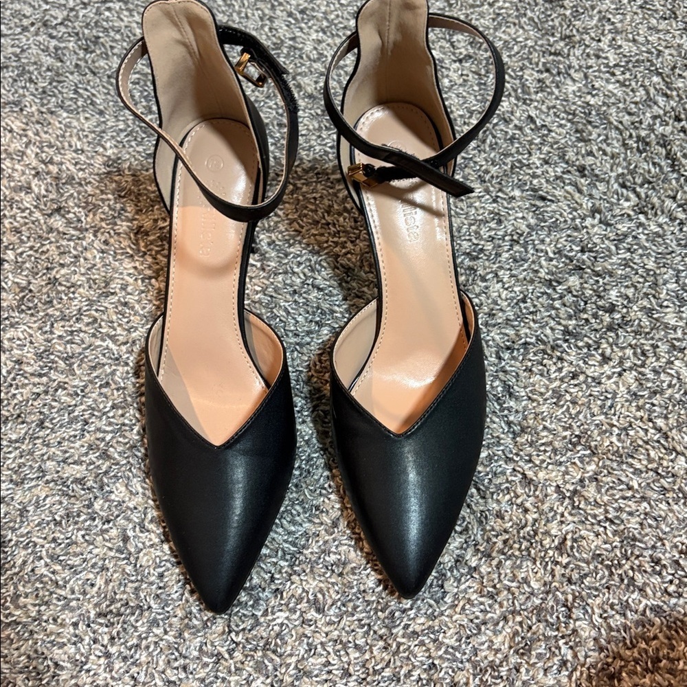 Chic Black Ankle Strap Heels
